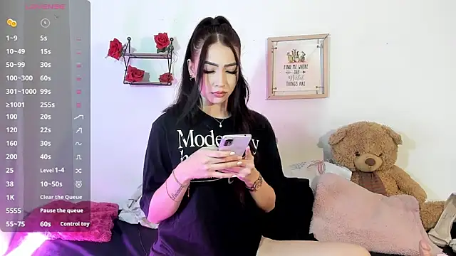 Snapshot of DanielaMarnt_ chatting on 09/18/25, 02:52 DanielaMarnt online show from 09/18/25, 02:52
