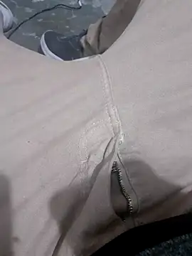 Snapshot of Lunaty00 chatting on 11/17/25, 11:27 Lunaty00 online show from 11/17/25, 11:27