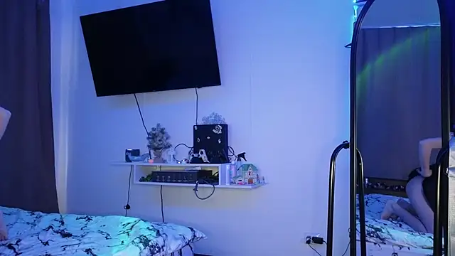 Snapshot of Candy_Flosse chatting on 10/24/25, 08:22 Candy Flosse online show from 10/24/25, 08:22