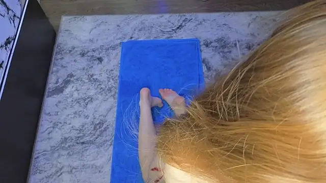 Snapshot of Candy_Flosse chatting on 10/29/25, 08:27 Candy Flosse online show from 10/29/25, 08:27