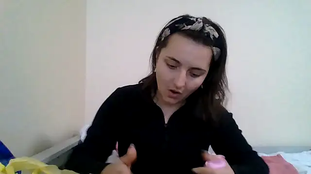 Snapshot of DInaraXRose chatting on 10/08/25, 03:42 DInaraXRose online show from 10/08/25, 03:42