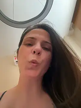 Snapshot of Lady_LauraRose chatting on 10/20/25, 07:03 Lady LauraRose online show from 10/20/25, 07:03