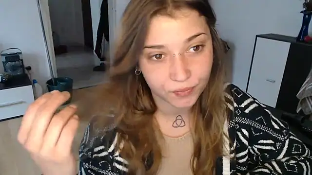 Snapshot of Aliens4twenty chatting on 09/29/25, 08:08 Aliens4twenty online show from 09/29/25, 08:08