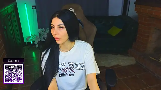 Emmi Swon online show from 09/29/25, 08:57