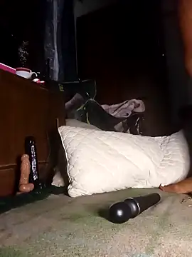 Snapshot of RFeltomWhitJ chatting on 10/22/25, 11:37 RFeltomWhitJ online show from 10/22/25, 11:37