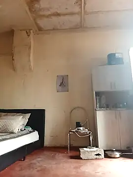 Snapshot of RFeltomWhitJ chatting on 11/03/25, 05:42 RFeltomWhitJ online show from 11/03/25, 05:42