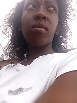 Snapshot of RFeltomWhitJ chatting on 11/10/25, 06:23 RFeltomWhitJ online show from 11/10/25, 06:23