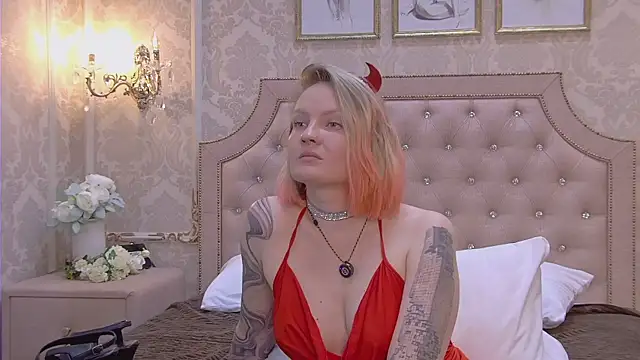 Snapshot of Kate_Storm chatting on 10/10/25, 04:33 Kate Storm online show from 10/10/25, 04:33