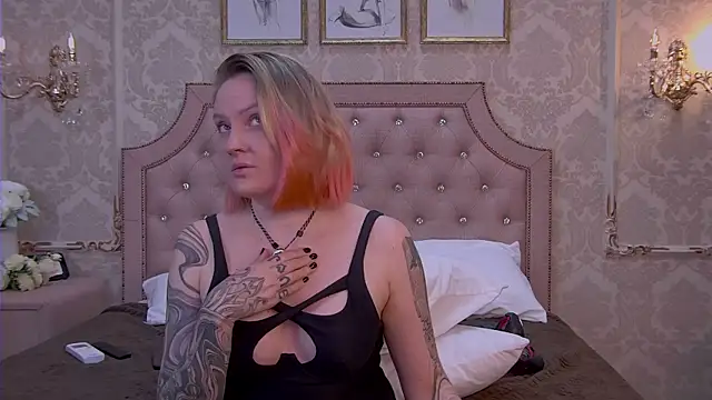 Snapshot of Kate_Storm chatting on 10/23/25, 04:12 Kate Storm online show from 10/23/25, 04:12