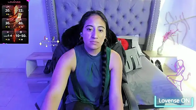 Snapshot of Viviene_Price chatting on 09/22/25, 01:02 Viviene Price online show from 09/22/25, 01:02