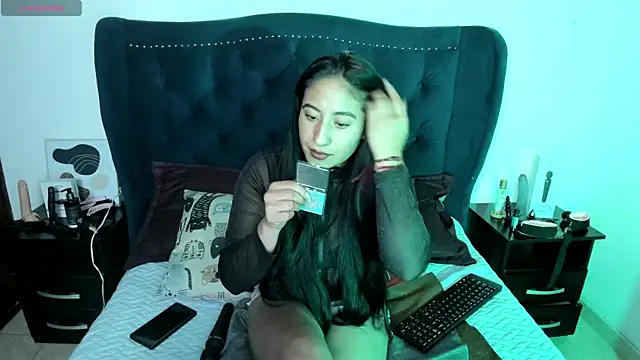 Snapshot of Viviene_Price chatting on 09/30/25, 12:26 Viviene Price online show from 09/30/25, 12:26