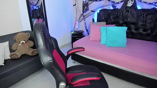 LolaVillalobos online show from 10/25/25, 07:19