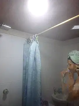 Snapshot of karol_rose chatting on 10/08/25, 09:34 karol rose online show from 10/08/25, 09:34