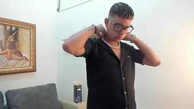 Snapshot of DavilANDkevin2 chatting on 10/18/25, 02:14 DavilANDkevin2 online show from 10/18/25, 02:14