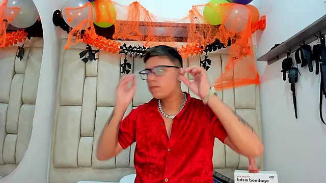 Snapshot of DavilANDkevin2 chatting on 10/24/25, 12:08 DavilANDkevin2 online show from 10/24/25, 12:08