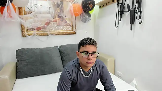 Snapshot of DavilANDkevin2 chatting on 10/25/25, 02:41 DavilANDkevin2 online show from 10/25/25, 02:41