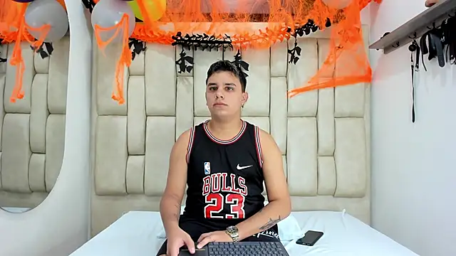 Snapshot of DavilANDkevin2 chatting on 10/29/25, 02:58 DavilANDkevin2 online show from 10/29/25, 02:58