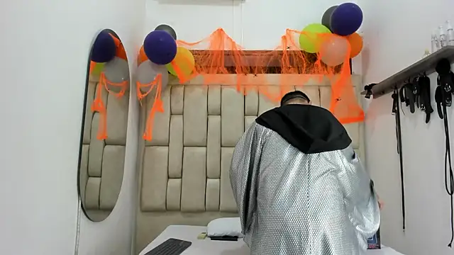 Snapshot of DavilANDkevin2 chatting on 10/31/25, 02:01 DavilANDkevin2 online show from 10/31/25, 02:01