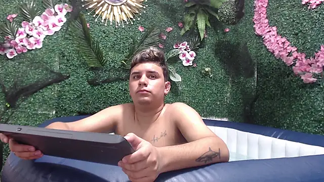 Snapshot of DavilANDkevin2 chatting on 11/01/25, 02:57 DavilANDkevin2 online show from 11/01/25, 02:57