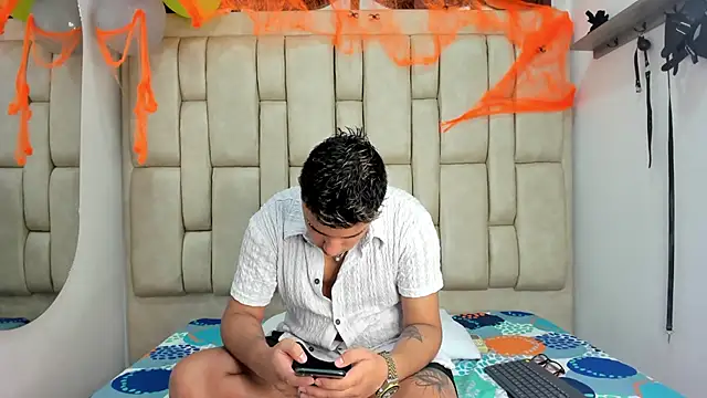 Snapshot of DavilANDkevin2 chatting on 11/02/25, 02:36 DavilANDkevin2 online show from 11/02/25, 02:36