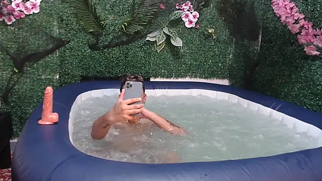 Snapshot of DavilANDkevin2 chatting on 11/04/25, 02:10 DavilANDkevin2 online show from 11/04/25, 02:10