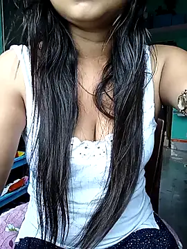 Snapshot of Desi_couple305 chatting on 10/08/25, 01:47 Desi couple305 online show from 10/08/25, 01:47