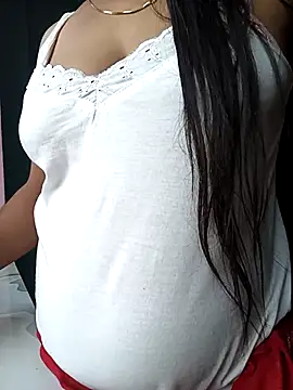 Snapshot of Desi_couple305 chatting on 11/14/25, 10:25 Desi couple305 online show from 11/14/25, 10:25