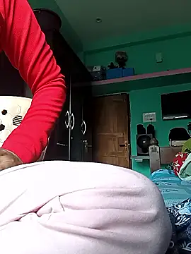 Snapshot of Desi_couple305 chatting on 11/15/25, 08:55 Desi couple305 online show from 11/15/25, 08:55