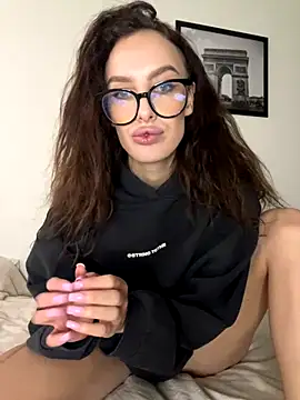 Snapshot of goodgirldevil chatting on 11/25/25, 11:32 goodgirldevil online show from 11/25/25, 11:32