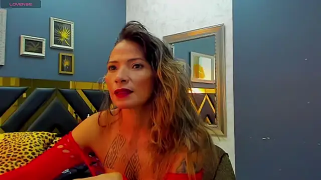 Kaya Tate online show from 11/17/25, 01:17