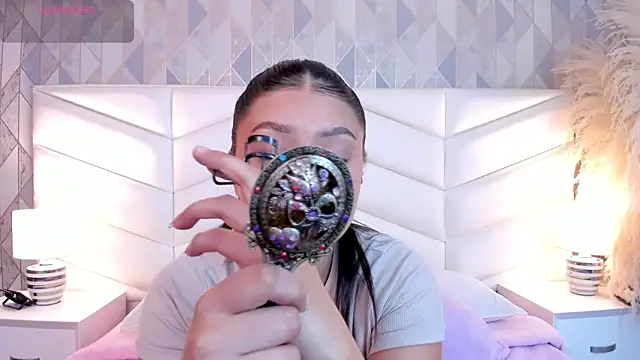 victoria   jonnes online show from 11/17/25, 12:44