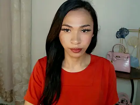 Annaloula online show from 11/19/25, 01:33