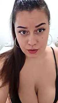 Snapshot of Larissa4U chatting on 10/24/25, 12:56 Larissa4U online show from 10/24/25, 12:56