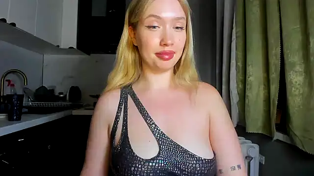 NicoleRiccii online show from 09/18/25, 08:33
