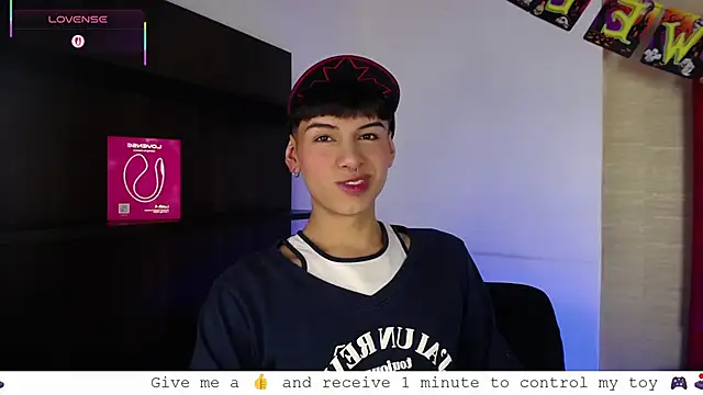 Snapshot of Ezra_Storm chatting on 10/08/25, 04:54 Ezra Storm online show from 10/08/25, 04:54