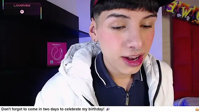 Snapshot of Ezra_Storm chatting on 10/09/25, 04:43 Ezra Storm online show from 10/09/25, 04:43