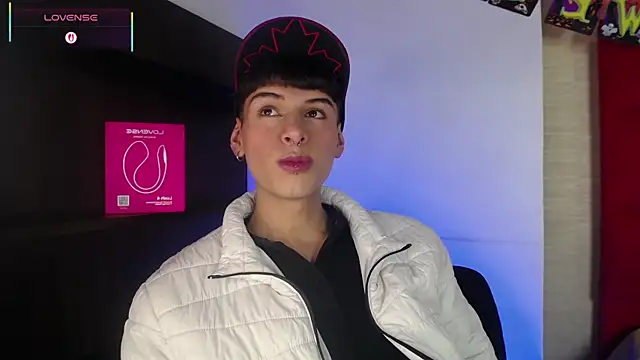 Snapshot of Ezra_Storm chatting on 10/11/25, 05:17 Ezra Storm online show from 10/11/25, 05:17