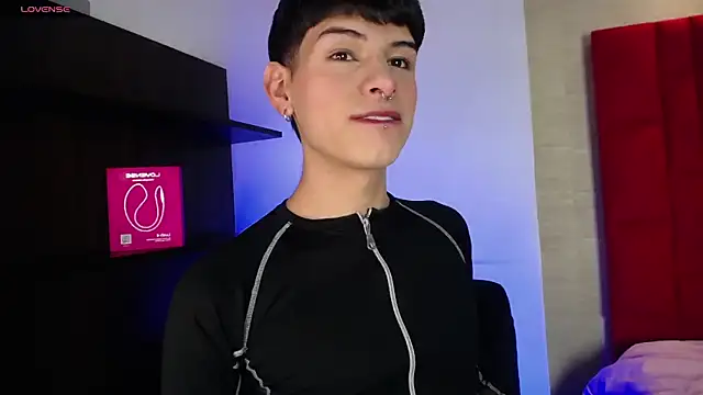 Snapshot of Ezra_Storm chatting on 10/16/25, 04:46 Ezra Storm online show from 10/16/25, 04:46