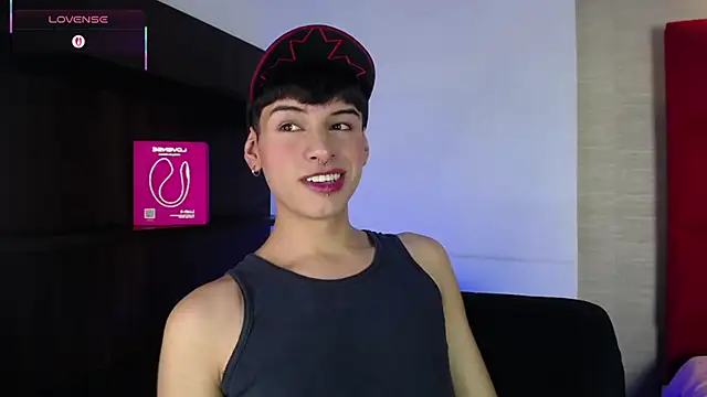 Snapshot of Ezra_Storm chatting on 10/18/25, 04:48 Ezra Storm online show from 10/18/25, 04:48