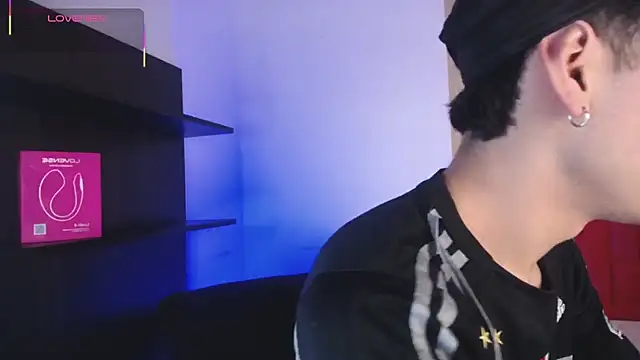 Snapshot of Ezra_Storm chatting on 10/21/25, 04:57 Ezra Storm online show from 10/21/25, 04:57