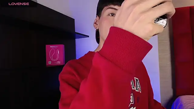 Snapshot of Ezra_Storm chatting on 10/22/25, 04:46 Ezra Storm online show from 10/22/25, 04:46