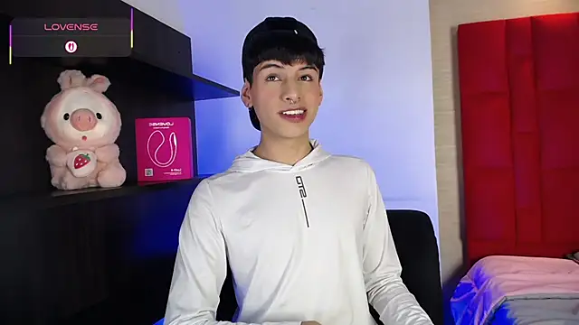 Snapshot of Ezra_Storm chatting on 10/24/25, 04:53 Ezra Storm online show from 10/24/25, 04:53