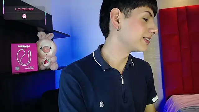 Snapshot of Ezra_Storm chatting on 10/25/25, 04:42 Ezra Storm online show from 10/25/25, 04:42