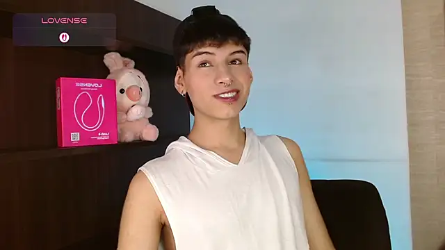 Snapshot of Ezra_Storm chatting on 11/08/25, 05:40 Ezra Storm online show from 11/08/25, 05:40