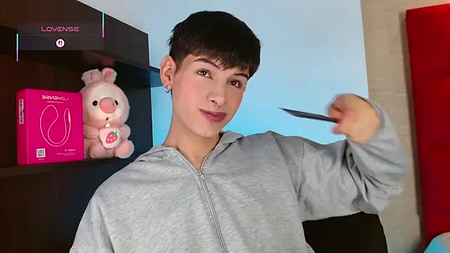 Snapshot of Ezra_Storm chatting on 11/11/25, 04:56 Ezra Storm online show from 11/11/25, 04:56