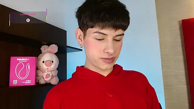 Snapshot of Ezra_Storm chatting on 11/18/25, 05:12 Ezra Storm online show from 11/18/25, 05:12