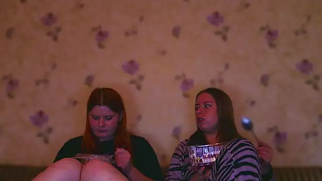 Snapshot of Tomyris_yuki chatting on 10/22/25, 12:44 Tomyris yuki online show from 10/22/25, 12:44