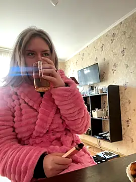 Snapshot of Tomyris_yuki chatting on 11/14/25, 09:41 Tomyris yuki online show from 11/14/25, 09:41