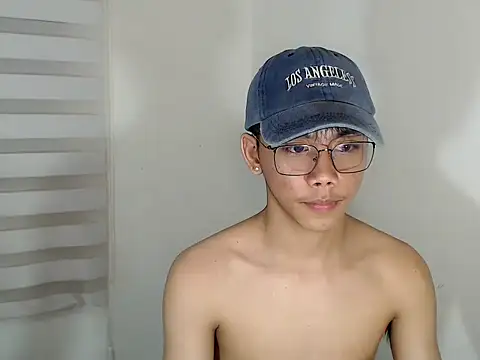 ynotyu online show from 10/31/25, 05:41