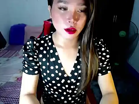 Urassiansweetcummer online show from 10/22/25, 01:50